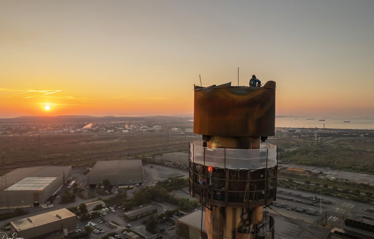 Travail sur cheminée industrielle